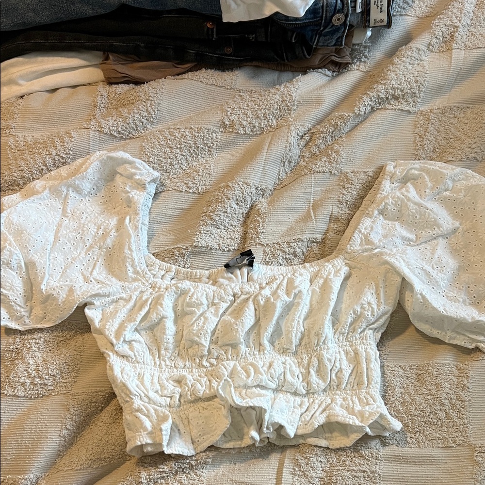 Lulu’s White Eyelet Puff Sleeve Top